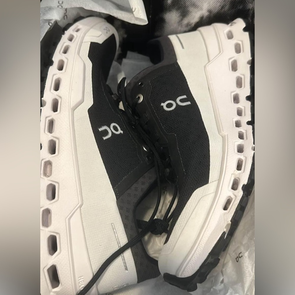 ON womens cloudultra running shoe size 9.5